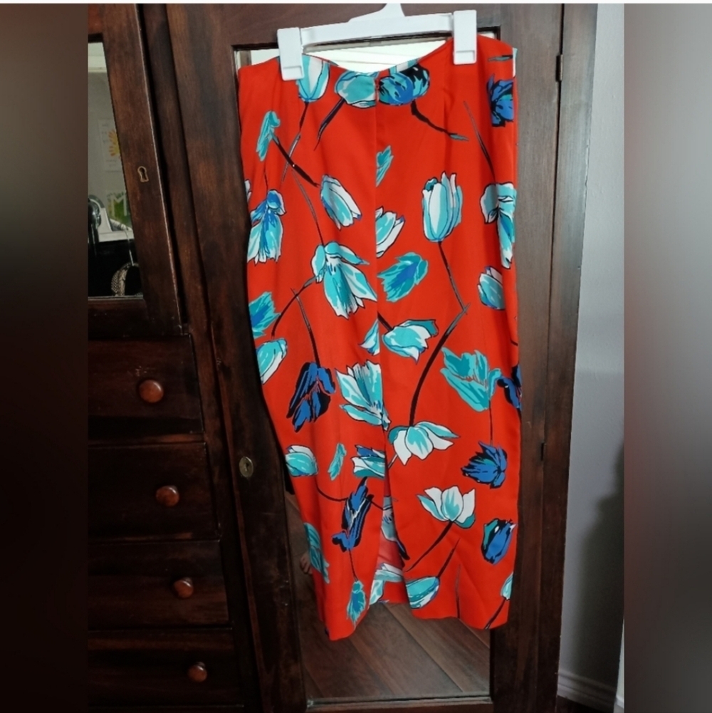 Diane Von Furstenberg Beautiful Red Floral Skirt_10 - Picture 4 of 5